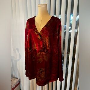 Lane Bryant women’s size 18/20 red & gold top.